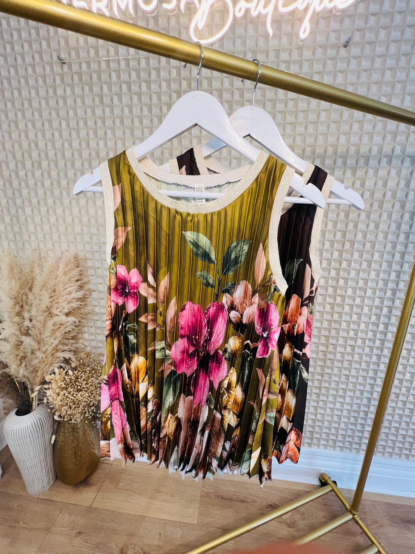Italian Style Pleat Top