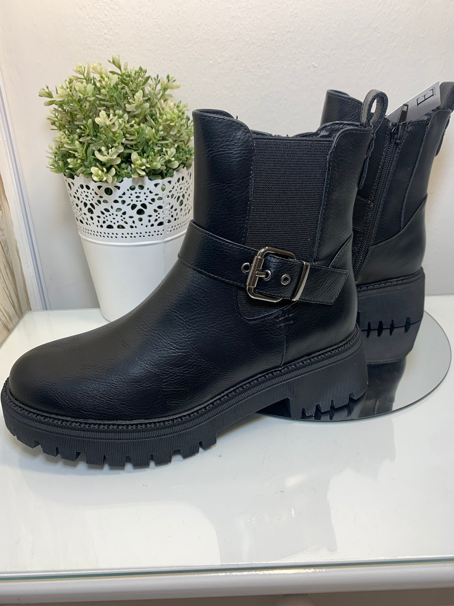Lapari Black PU Boots