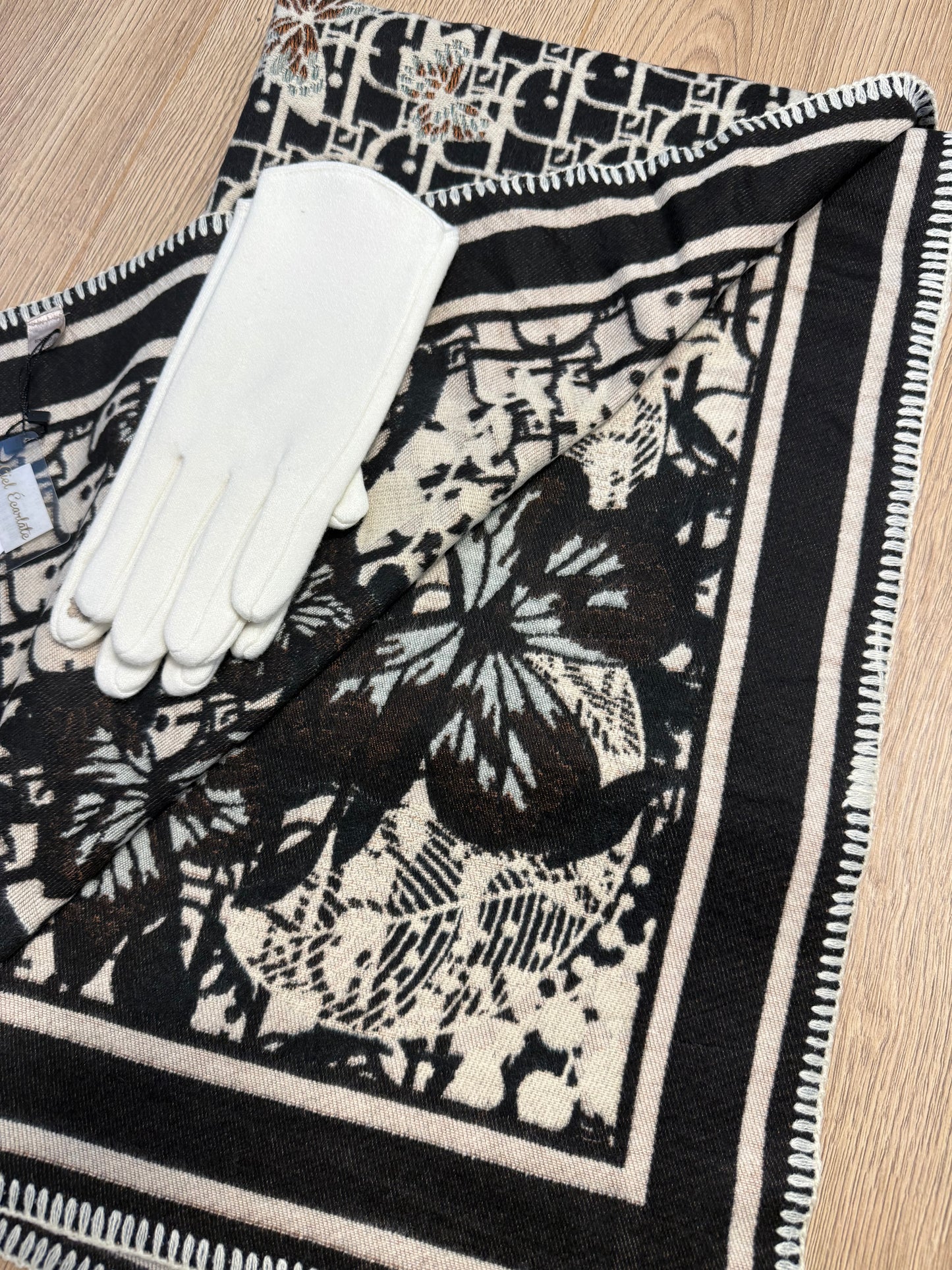 Dee Scarf & Glove Bundle