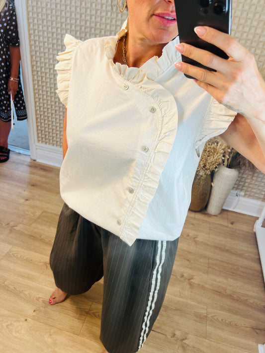 Studio Button Frill