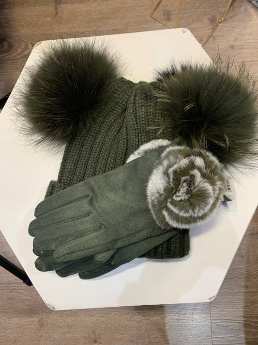 Double pom pom Hat and Glove set