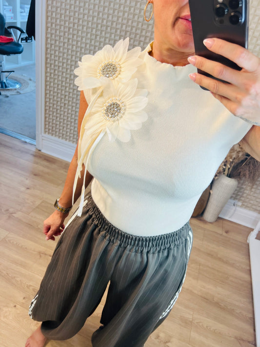 Cream Diamanté Flower Knit