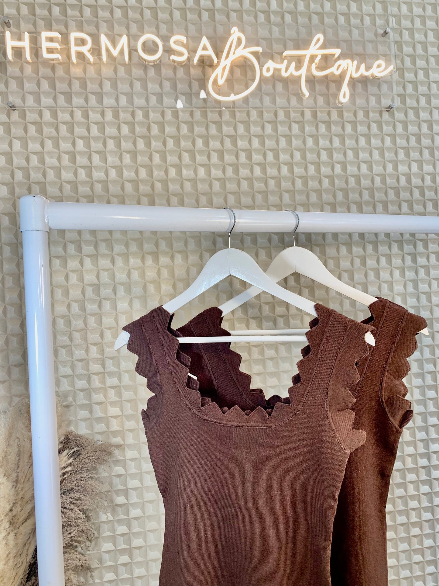 Pinkin edge vest