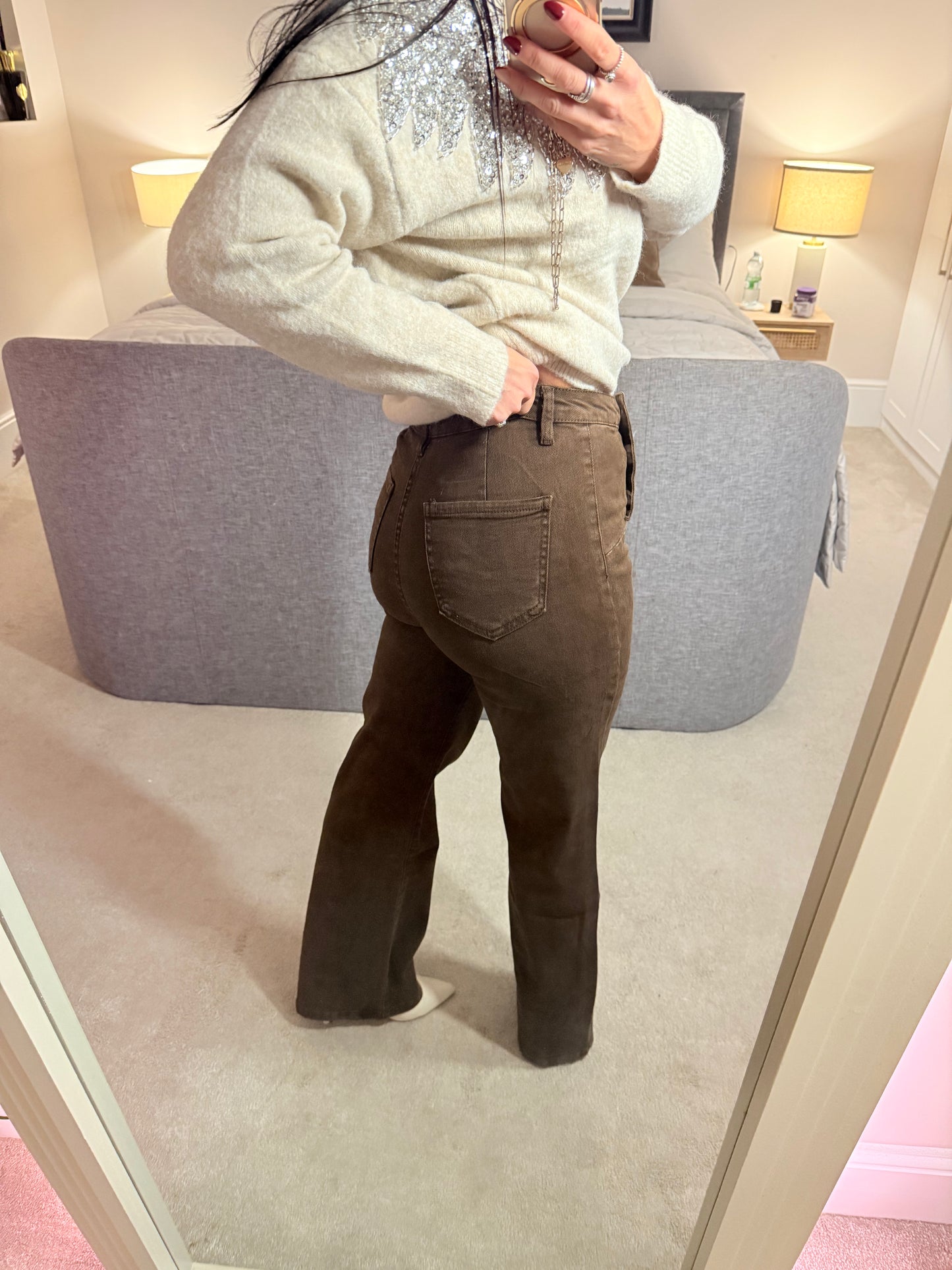 Leslie Fit Brown Jeans